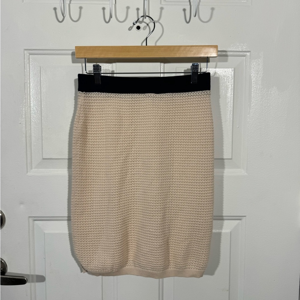 Flat White Knitted Skirt - Women's Size XS, Cozy Chic in Every Stitch - Picture 6 of 6